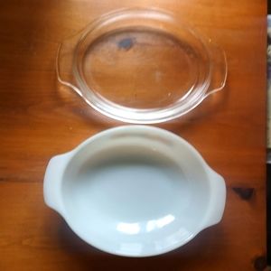 Vintage Fire-King 1.5QT Cookware w/ Lid, Excellent Used Condition.